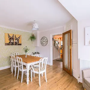  Holiday home Smiley 3 Bedrooms Sleeps 6 To 8 United Kingdom