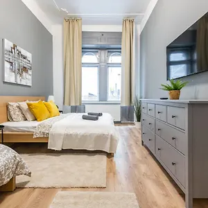 deluxe-kazincy-apartment-in-the-heart-of-budapest.inbudapesthotels.com/